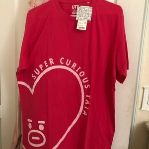BT21 x UNIQLO T-shirt in Tata Red Size L